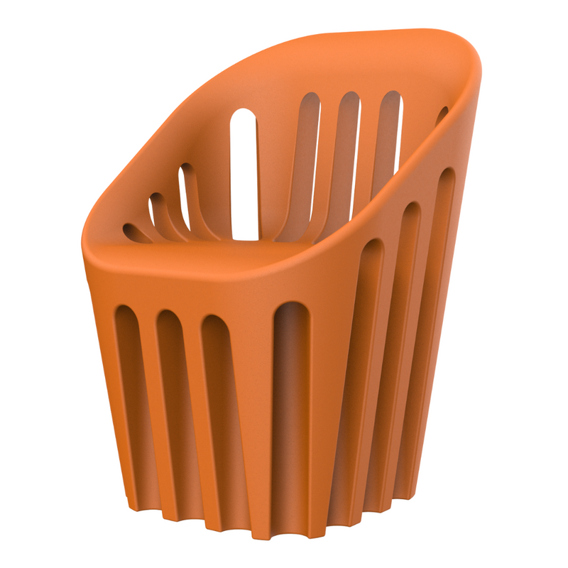Alvaro Uriben suunnittelema sulavalinjainen COLISEUM design tuoli Pumpkin Orange värillä.