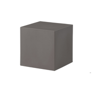 SLIDE® Studion suunnittelema tyylikäs kuutiomainen CUBO Harmaa Jakkara - Pöytä Argil Grey värillä.