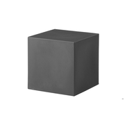 SLIDE® Studion suunnittelema tyylikäs kuutiomainen CUBO Harmaa Jakkara - Pöytä Elephant Grey värillä.