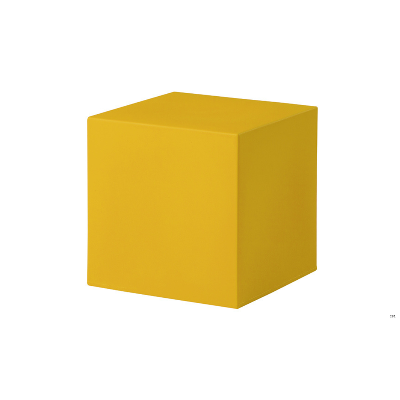 SLIDE® Studion suunnittelema tyylikäs kuutiomainen CUBO Keltainen Jakkara - Pöytä Saffron Yellow värillä.