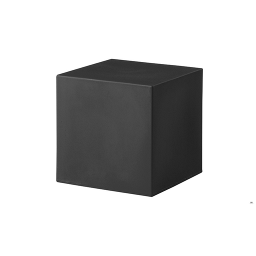 SLIDE® Studion suunnittelema tyylikäs kuutiomainen CUBO Musta Jakkara - Pöytä Jet Black värillä.
