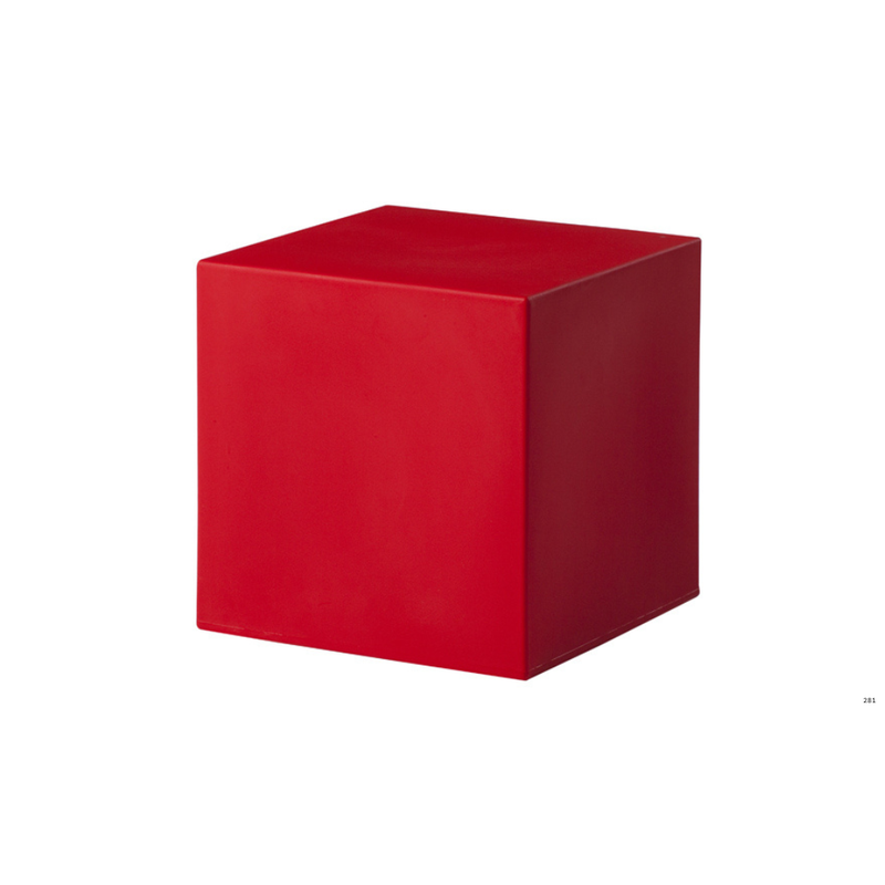 SLIDE® Studion suunnittelema tyylikäs kuutiomainen CUBO Punainen Jakkara - Pöytä Flame Red värillä.
