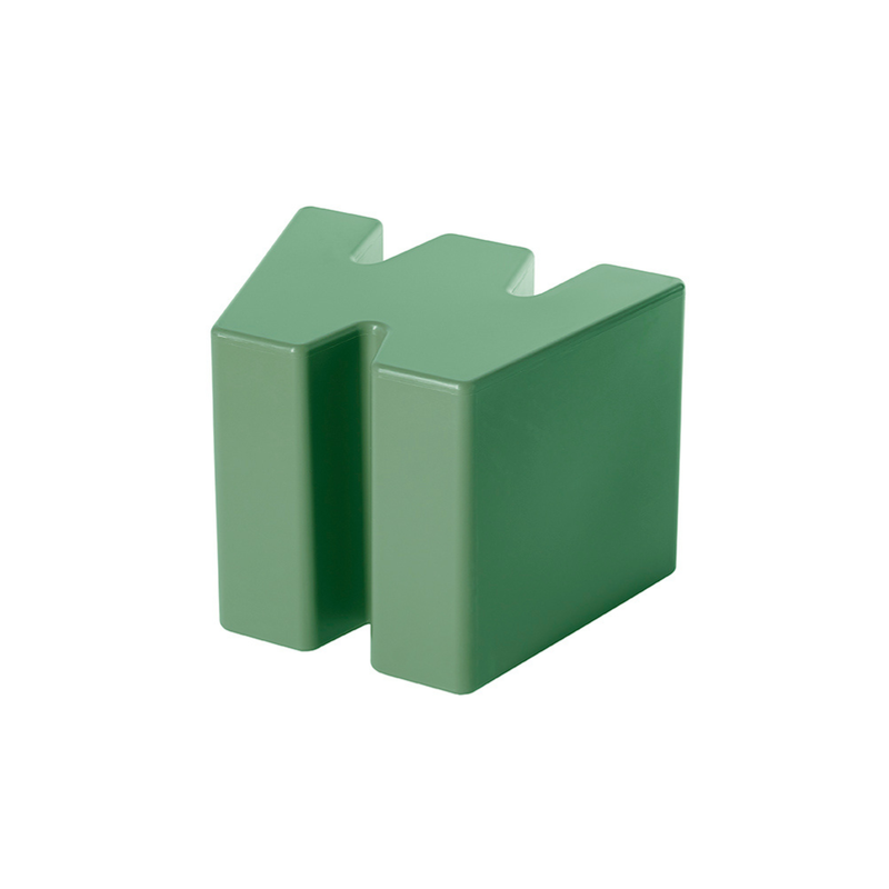 Kazuko Okamoton suunnittelema hauska W kirjaimen muotoinen DOUBLE U Vihreä Jakkara Malva Green värillä.