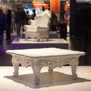 Moro & Pigattin suunnittelema hulvaton koristeellinen DUKE OF LOVE design sohvapöytä.