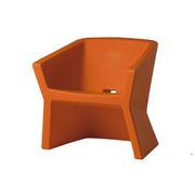 Jorge Najeran suunnittelema kaunis ja futuristinen EXOFA Nojatuoli Pumpkin Orange värisenä.