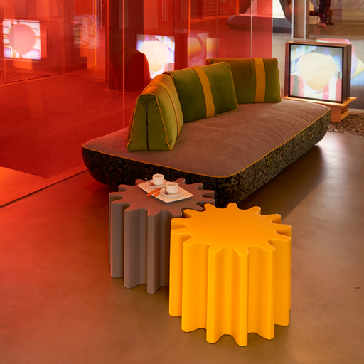 Anastasia Ivanyukin suunnittelema industrial henkinen GEAR Jakkara - Pöytä.