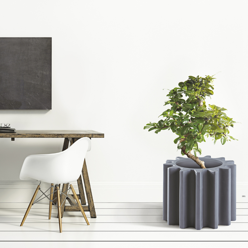 Anastasia Ivanyukin suunnittelema käytännöllinen ja tyylikäs industrial henkinen GEAR POT Kasviruukku.