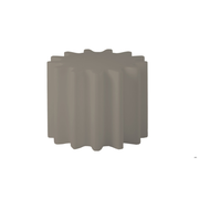 Anastasia Ivanyukin suunnittelema industrial henkinen GEAR Jakkara - Pöytä Harmaa Dove Grey värillä.