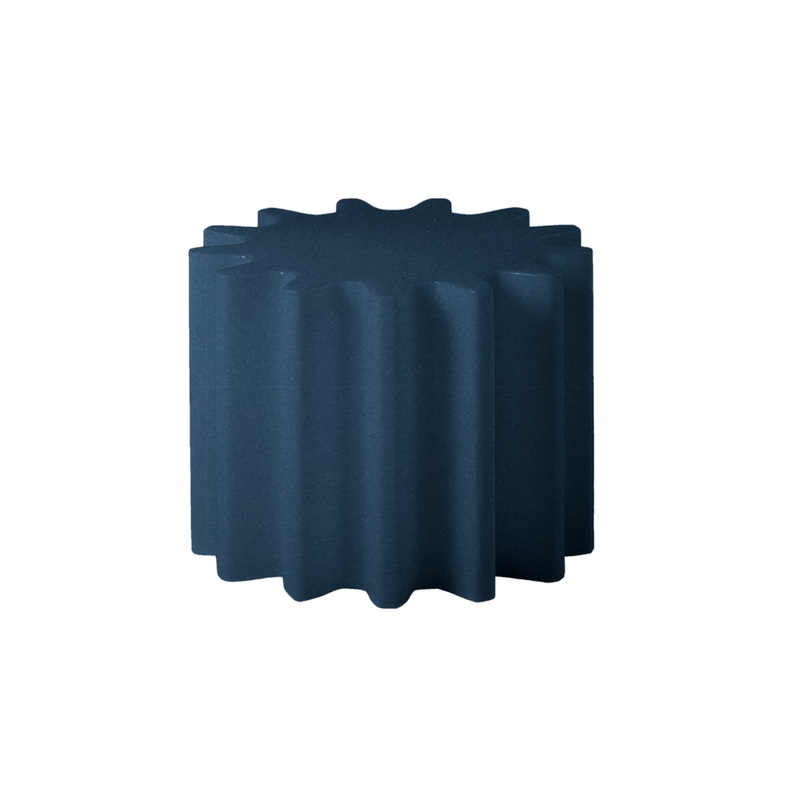 Anastasia Ivanyukin suunnittelema industrial henkinen GEAR Jakkara - Pöytä Sininen Deep Blue värillä.