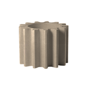 Anastasia Ivanyukin suunnittelema käytännöllinen ja tyylikäs industrial henkinen GEAR POT Kasviruukku. Kasviruukun väri: Beige Almond Beige.