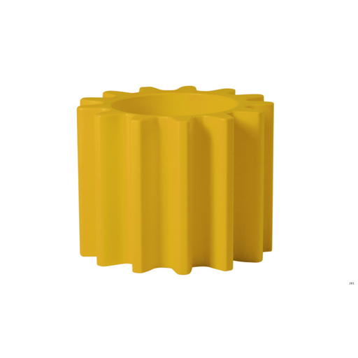 Anastasia Ivanyukin suunnittelema käytännöllinen ja tyylikäs industrial henkinen GEAR POT Keltainen Kasviruukku Saffron Yellow värillä.