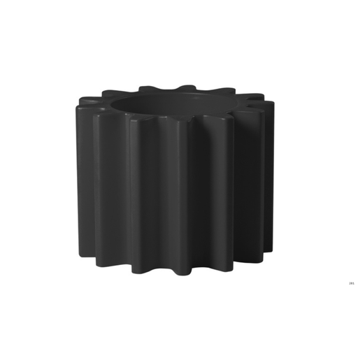 Anastasia Ivanyukin suunnittelema käytännöllinen ja tyylikäs industrial henkinen GEAR POT Musta Kasviruukku Jet Black värillä.