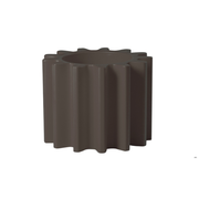 Anastasia Ivanyukin suunnittelema käytännöllinen ja tyylikäs industrial henkinen GEAR POT Ruskea Kasviruukku Chocolate Brown värillä.