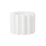 Anastasia Ivanyukin suunnittelema käytännöllinen ja tyylikäs industrial henkinen GEAR POT Valkoinen Kasviruukku Milky White värillä.