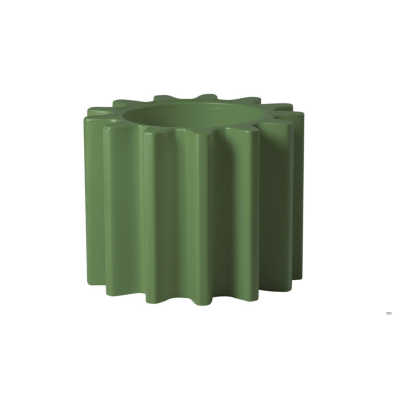 Anastasia Ivanyukin suunnittelema käytännöllinen ja tyylikäs industrial henkinen GEAR POT Vihreä Kasviruukku Malva Green värillä.