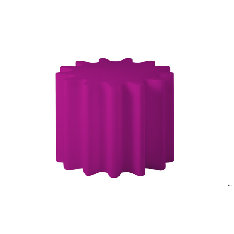 Anastasia Ivanyukin suunnittelema industrial henkinen Pinkki GEAR Jakkara - Pöytä Sweet Fuchsia värillä.