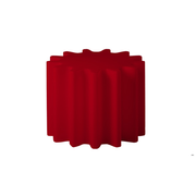 Anastasia Ivanyukin suunnittelema industrial henkinen Punainen GEAR Jakkara - Pöytä Flame Red värillä.