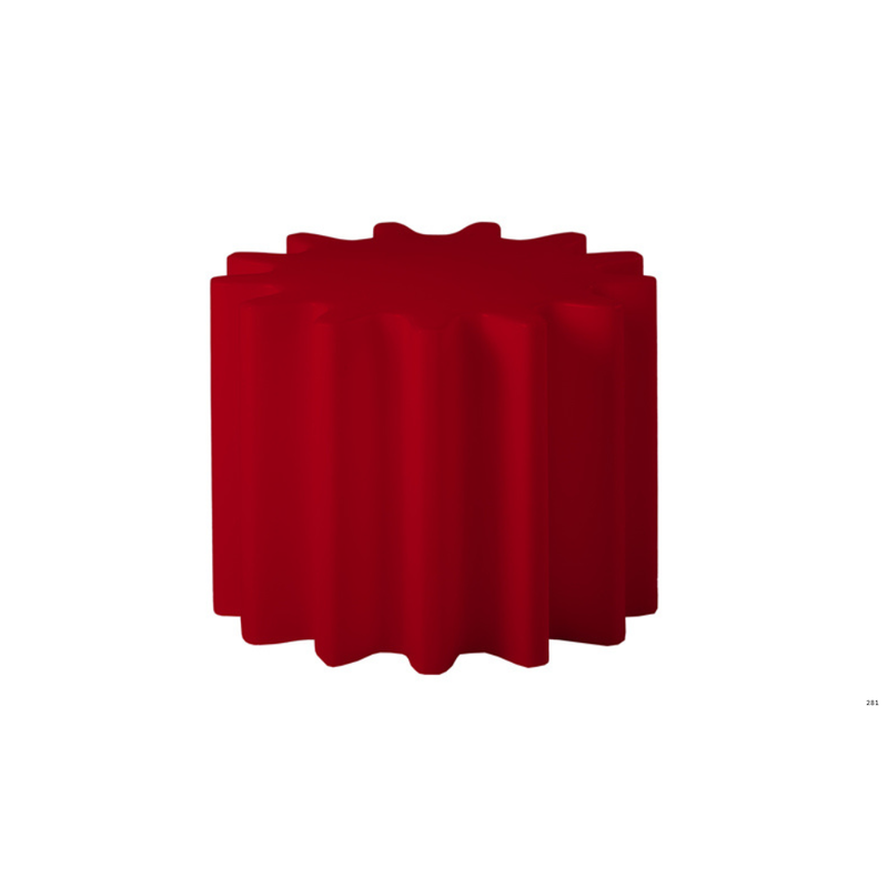 Anastasia Ivanyukin suunnittelema industrial henkinen Punainen GEAR Jakkara - Pöytä Flame Red värillä.