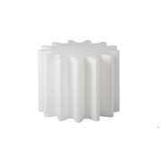 Anastasia Ivanyukin suunnittelema industrial henkinen Valkoinen GEAR Jakkara - Pöytä Milky White värillä.