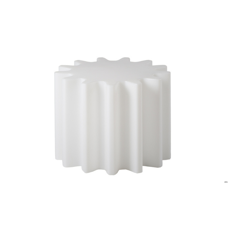 Anastasia Ivanyukin suunnittelema industrial henkinen Valkoinen GEAR Jakkara - Pöytä Milky White värillä.