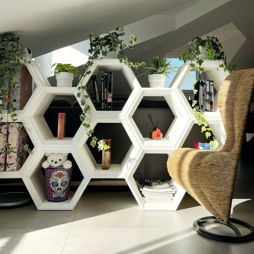 Taeke Halman suunnittelema sulavalinjainen HEXA design hyllykkö.