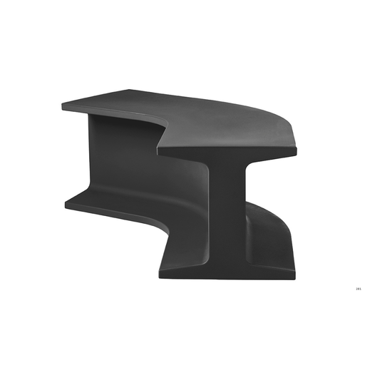 Sebastian Bergnen suunnittelema sulavalinjainen Musta IRON design penkki Jet Black värillä.
