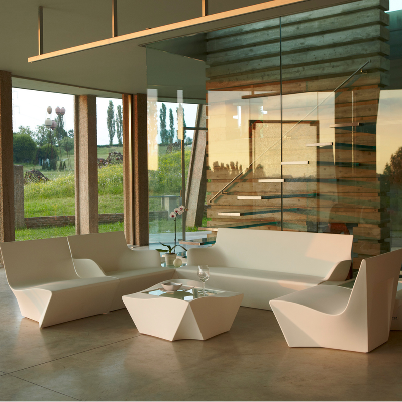 Marc Sadlerin suunnittelema kaunis ja sulavalinjainen KAMI ICHI Nojatuoli.