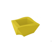 Marc Sadlerin suunnittelema kaunis ja sulavalinjainen KAMI NI Keltainen Sohvapöytä Saffron Yellow värillä.
