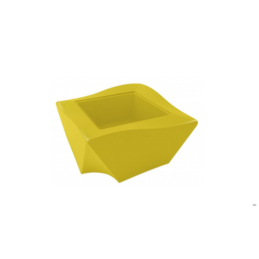 Marc Sadlerin suunnittelema kaunis ja sulavalinjainen KAMI NI Keltainen Sohvapöytä Saffron Yellow värillä.