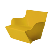 Marc Sadlerin suunnittelema kaunis ja sulavalinjainen KAMI SAN Keltainen Nojatuoli Saffron Yellow värillä.
