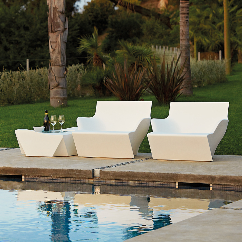 Marc Sadlerin suunnittelema kaunis ja sulavalinjainen KAMI SAN Nojatuoli.