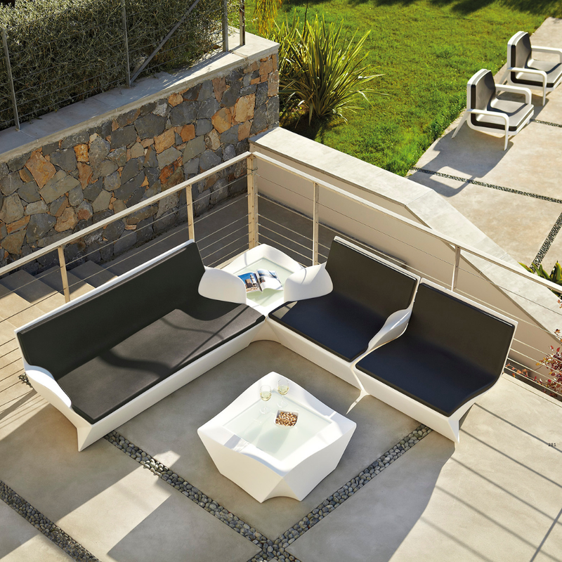 Marc Sadlerin suunnittelema kaunis ja sulavalinjainen KAMI SAN Nojatuoli.