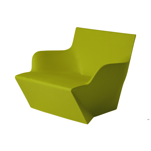 Marc Sadlerin suunnittelema kaunis ja sulavalinjainen KAMI SAN Vihreä Nojatuoli Lime Green värillä.
