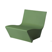 Marc Sadlerin suunnittelema kaunis ja sulavalinjainen KAMI ICHI Vihreä Nojatuoli Malva Green värillä.