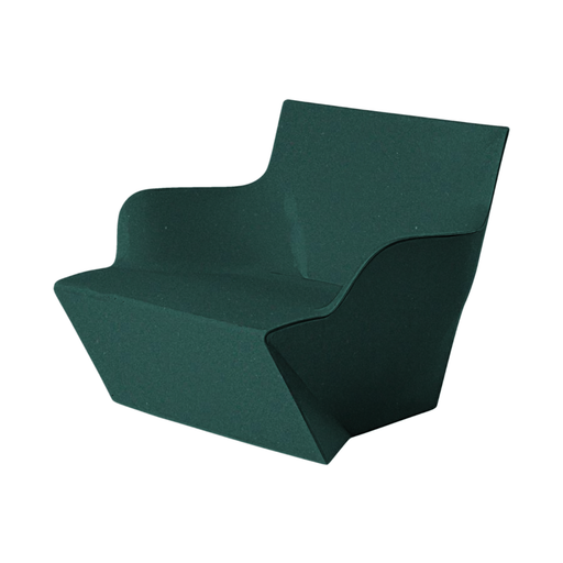 Marc Sadlerin suunnittelema kaunis ja sulavalinjainen KAMI SAN Nojatuoli Vihreä Pine Green värillä.