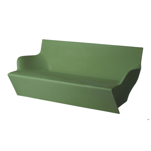 Marc Sadlerin suunnittelema kaunis ja sulavalinjainen KAMI YON Vihreä Sohva Malva Green värillä.