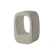 Barnaby Gunningin suunnittelema sulavalinjainen LAZY BONES design jakkara Dove Grey värillä.