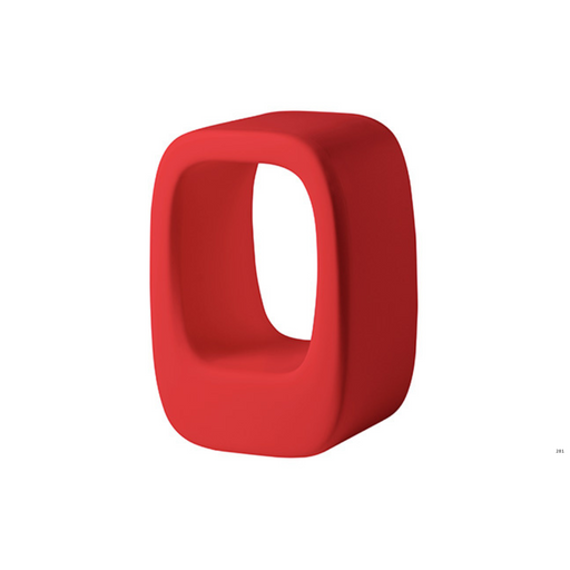 Barnaby Gunningin suunnittelema sulavalinjainen LAZY BONES design jakkara Flame Red värillä.