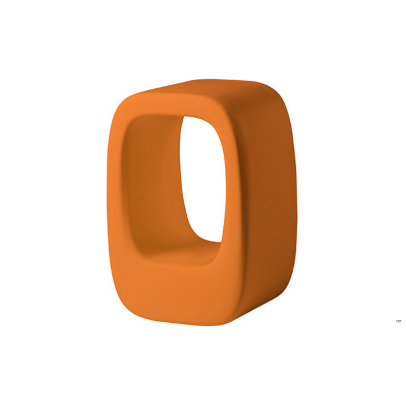 Barnaby Gunningin suunnittelema sulavalinjainen LAZY BONES design jakkara Pumpkin Orange värillä.