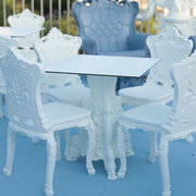 Moro & Pigattin suunnittelema hulvaton koristeellinen LORD OF LOVE design pöytä.