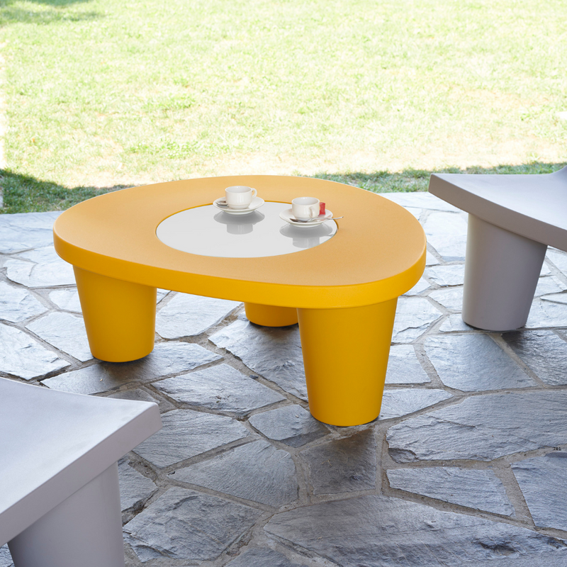 Paola Navonen suunnittelema hauska ja ultra-tyylikäs LOW LITA design pöytä.