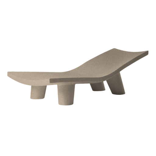 Paola Navonen suunnittelema hauska ja tyylikäs LOW LITA LOUNGE design aurinkotuoli Beige Almond Beige värillä.