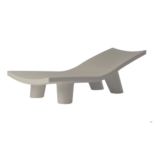 Paola Navonen suunnittelema hauska ja tyylikäs LOW LITA LOUNGE design aurinkotuoli Dove Grey värillä.