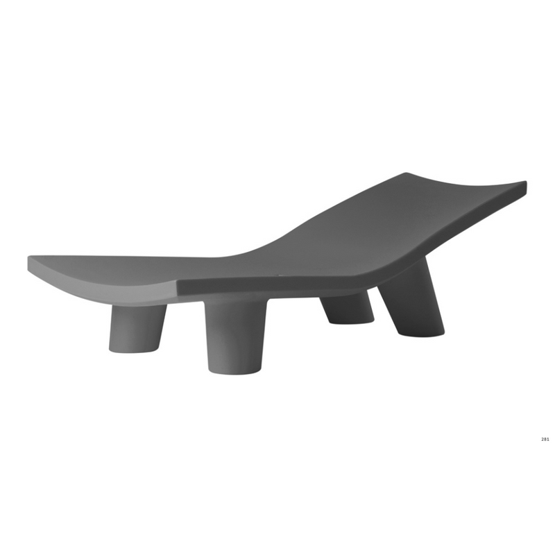 Paola Navonen suunnittelema hauska ja tyylikäs LOW LITA LOUNGE design aurinkotuoli Elephant Grey värillä.