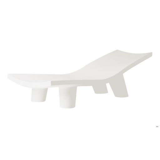 Paola Navonen suunnittelema hauska ja tyylikäs LOW LITA LOUNGE design aurinkotuoli Milky White värillä.