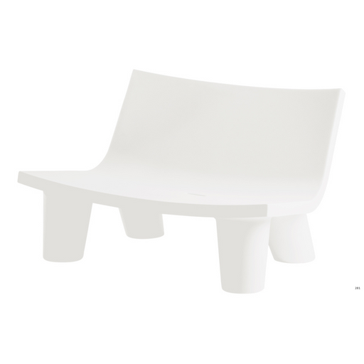 Paola Navonen suunnittelema hauska ja ultra-tyylikäs LOW LITA LOVE design sohva Milky White värillä.