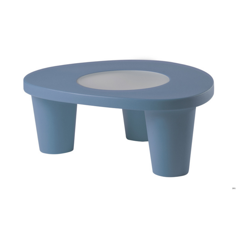 Paola Navonen suunnittelema hauska ja ultra-tyylikäs LOW LITA design pöytä Powder Blue värillä.