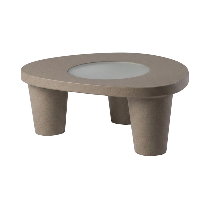 Paola Navonen suunnittelema hauska ja ultra-tyylikäs LOW LITA design pöytä Ruskea Sahara Sand värillä.