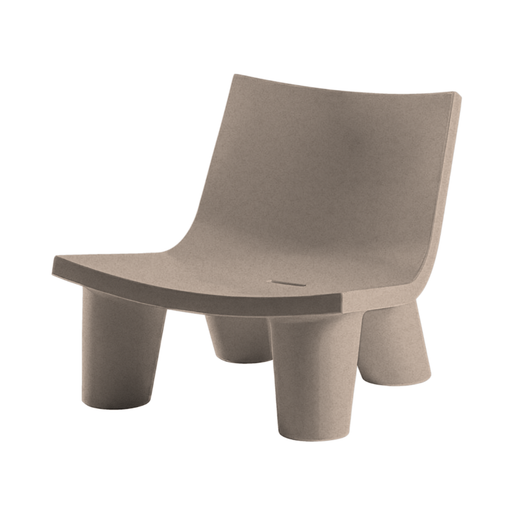 Paola Navonen suunnittelema hauska ja ultra-tyylikäs LOW LITA design tuoli Ruskea Sahara Sand värillä.