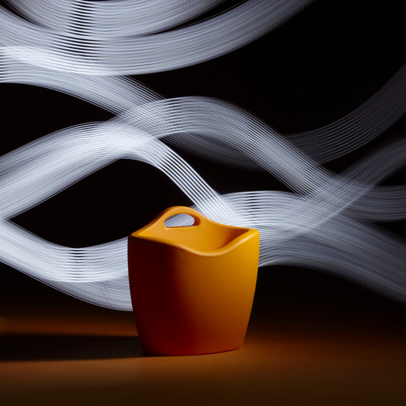 Eli Jacobsonin suunnittelema tyylikäs MAG lehtiteline.